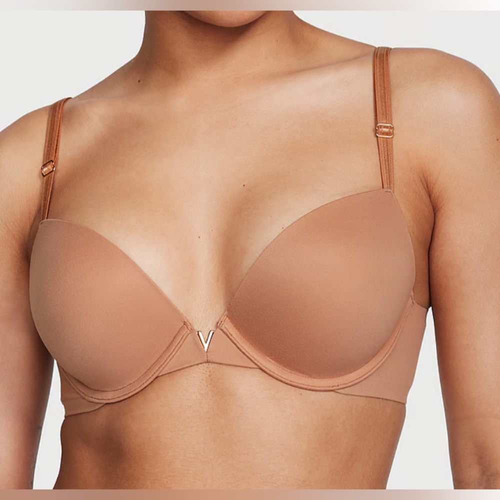 Last chance, closing up shop tomorrow ! Victoria secret love cloud plunge bra.